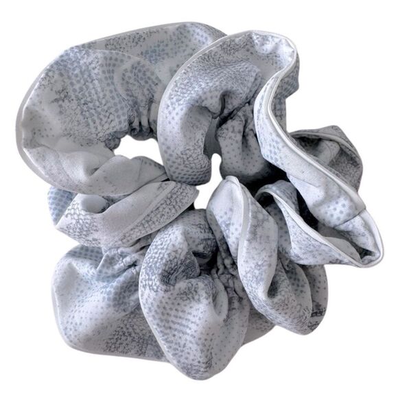Lululemon Light Locks Scrunchie Jasmine White Multi - Picture 7 of 9